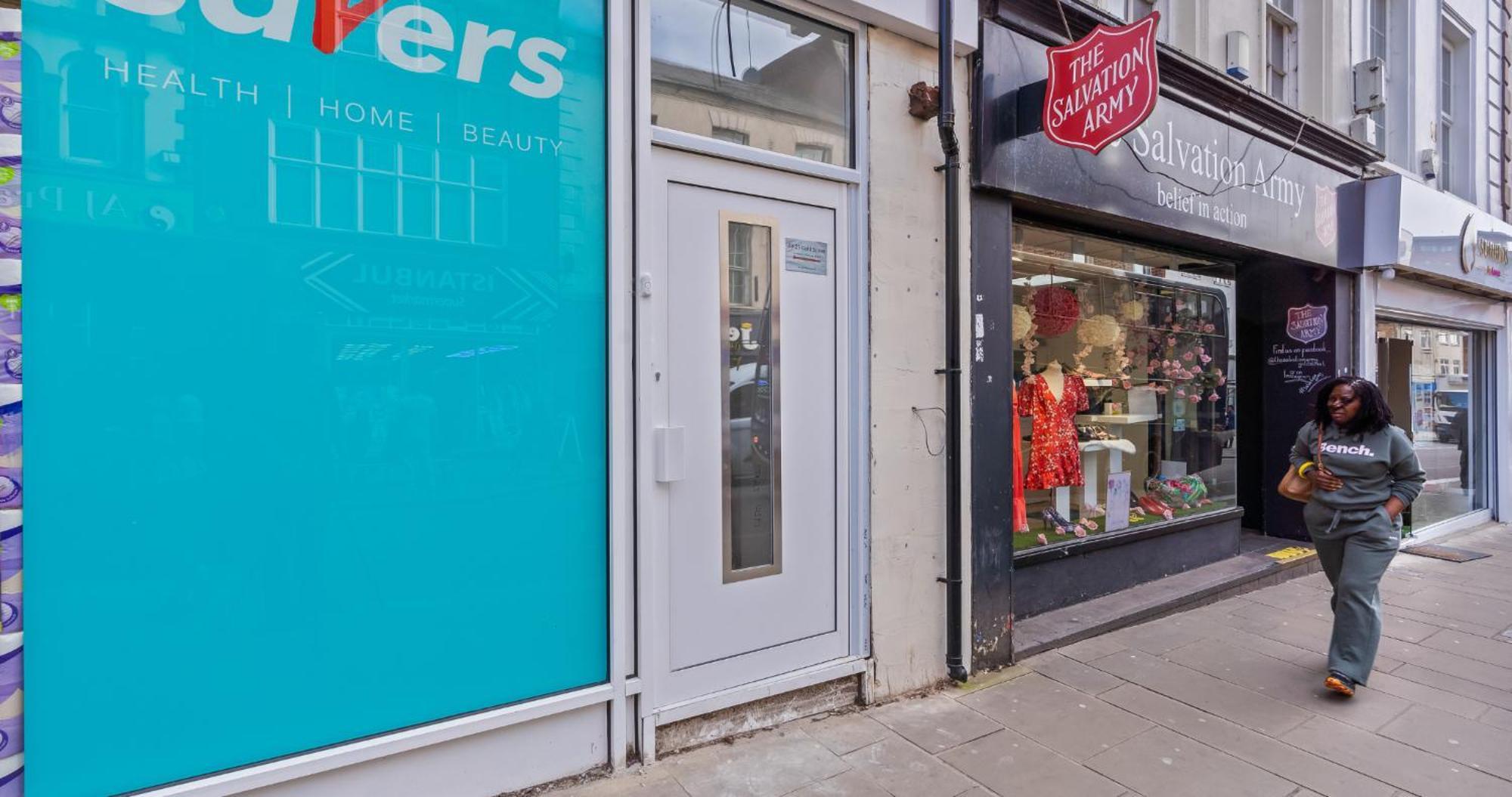 Apartment Prime Town Centre Location I Gold St D-lux 1br With Sofa Bed, Modern Amenities, Walk To Train, Bus Stations, Shops & Cafes I Leisure And Business Welcome Multiple Units Available *