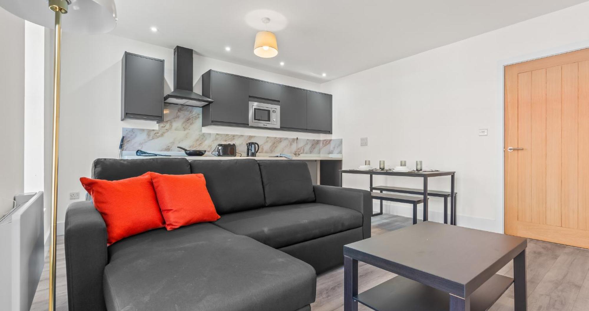 Prime Town Centre Location I Gold St D-lux 1br With Sofa Bed, Modern Amenities, Walk To Train, Bus Stations, Shops & Cafes I Leisure And Business Welcome Multiple Units Available