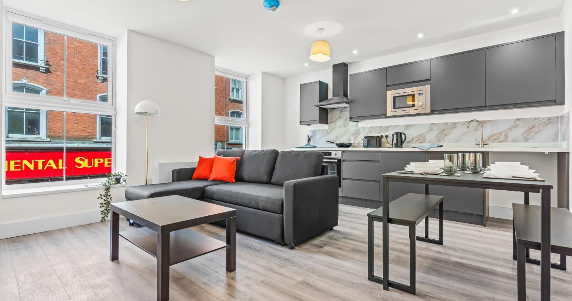 Apartment Prime Town Centre Location I Gold St D-lux 1br With Sofa Bed, Modern Amenities, Walk To Train, Bus Stations, Shops & Cafes I Leisure And Business Welcome Multiple Units Available Northampton