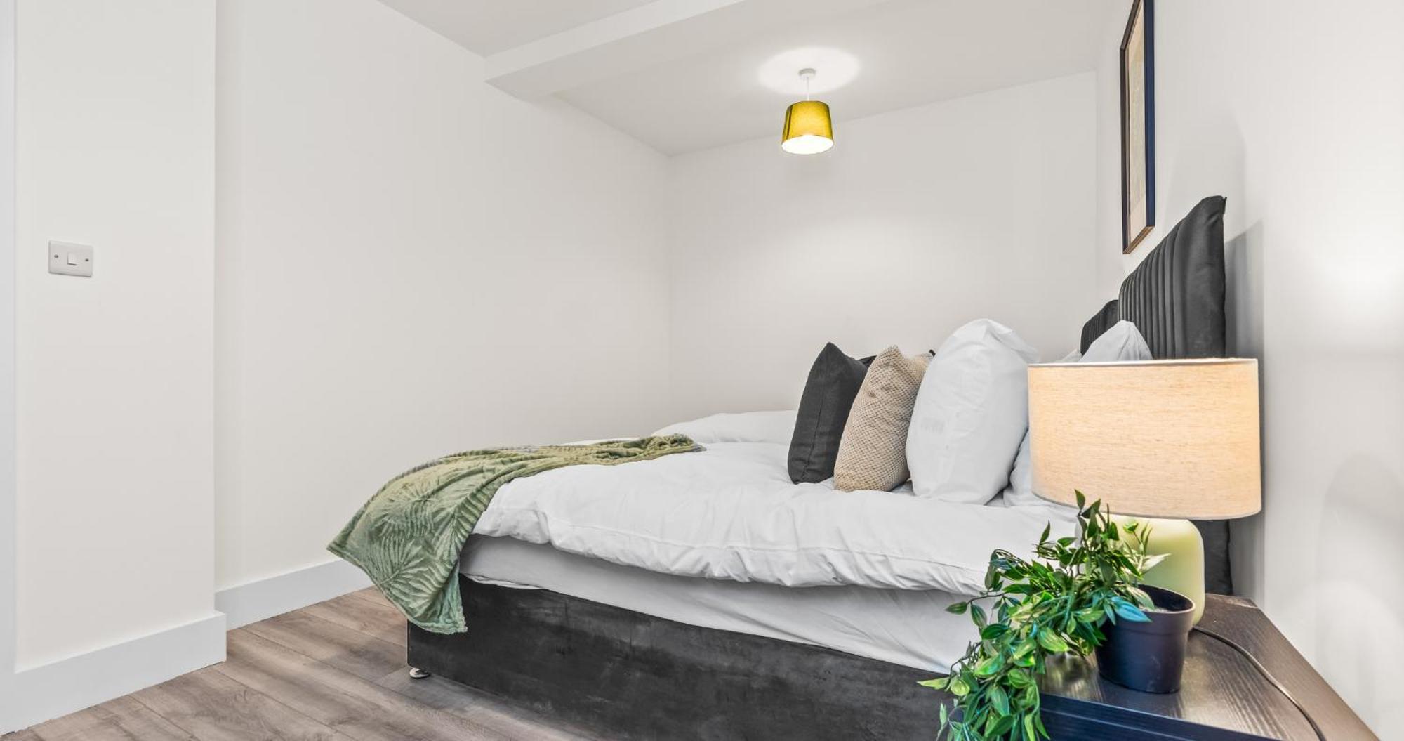 Prime Town Centre Location I Gold St D-lux 1br With Sofa Bed, Modern Amenities, Walk To Train, Bus Stations, Shops & Cafes I Leisure And Business Welcome Multiple Units Available