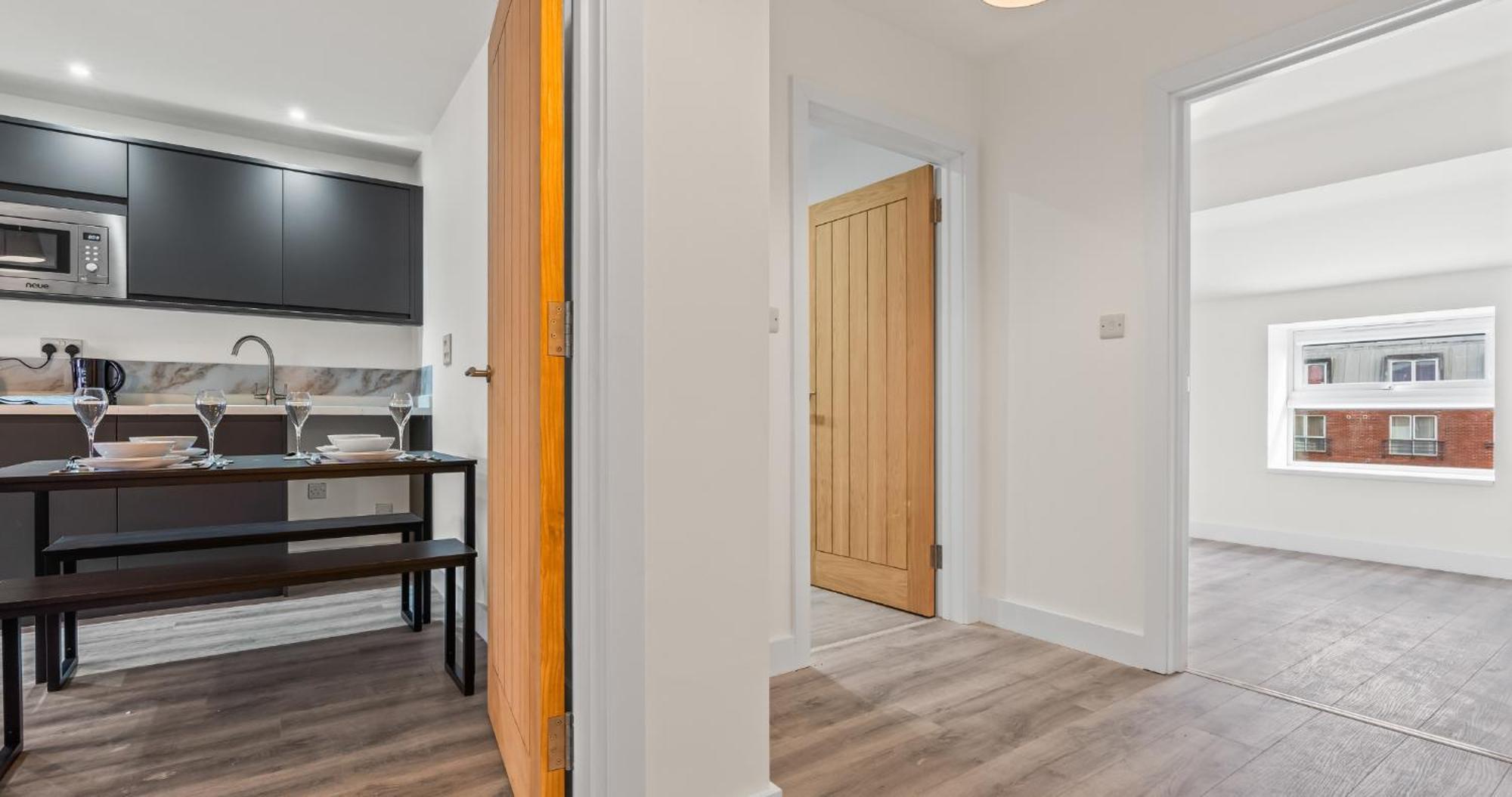 Apartment Prime Town Centre Location I Gold St D-lux 1br With Sofa Bed, Modern Amenities, Walk To Train, Bus Stations, Shops & Cafes I Leisure And Business Welcome Multiple Units Available