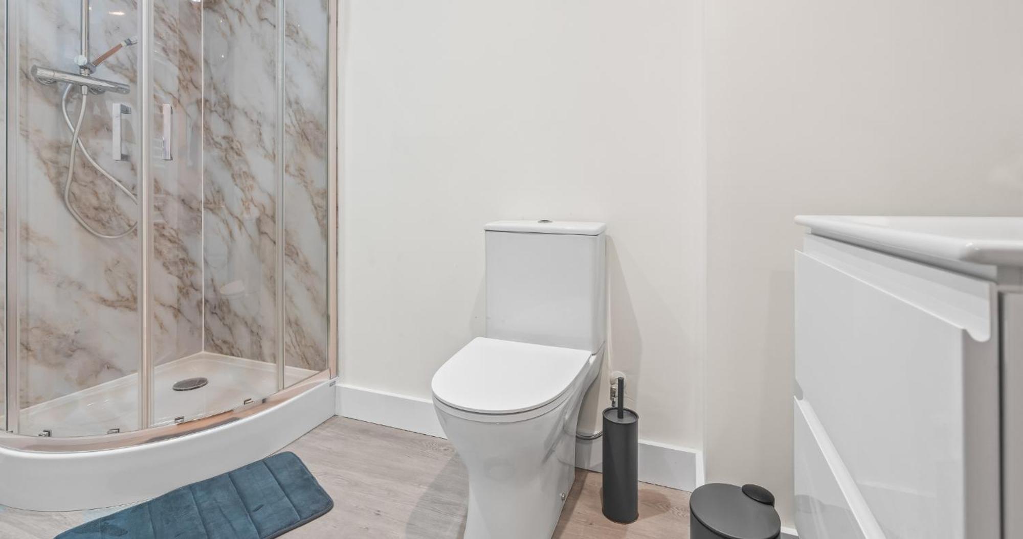 Prime Town Centre Location I Gold St D-lux 1br With Sofa Bed, Modern Amenities, Walk To Train, Bus Stations, Shops & Cafes I Leisure And Business Welcome Multiple Units Available Northampton