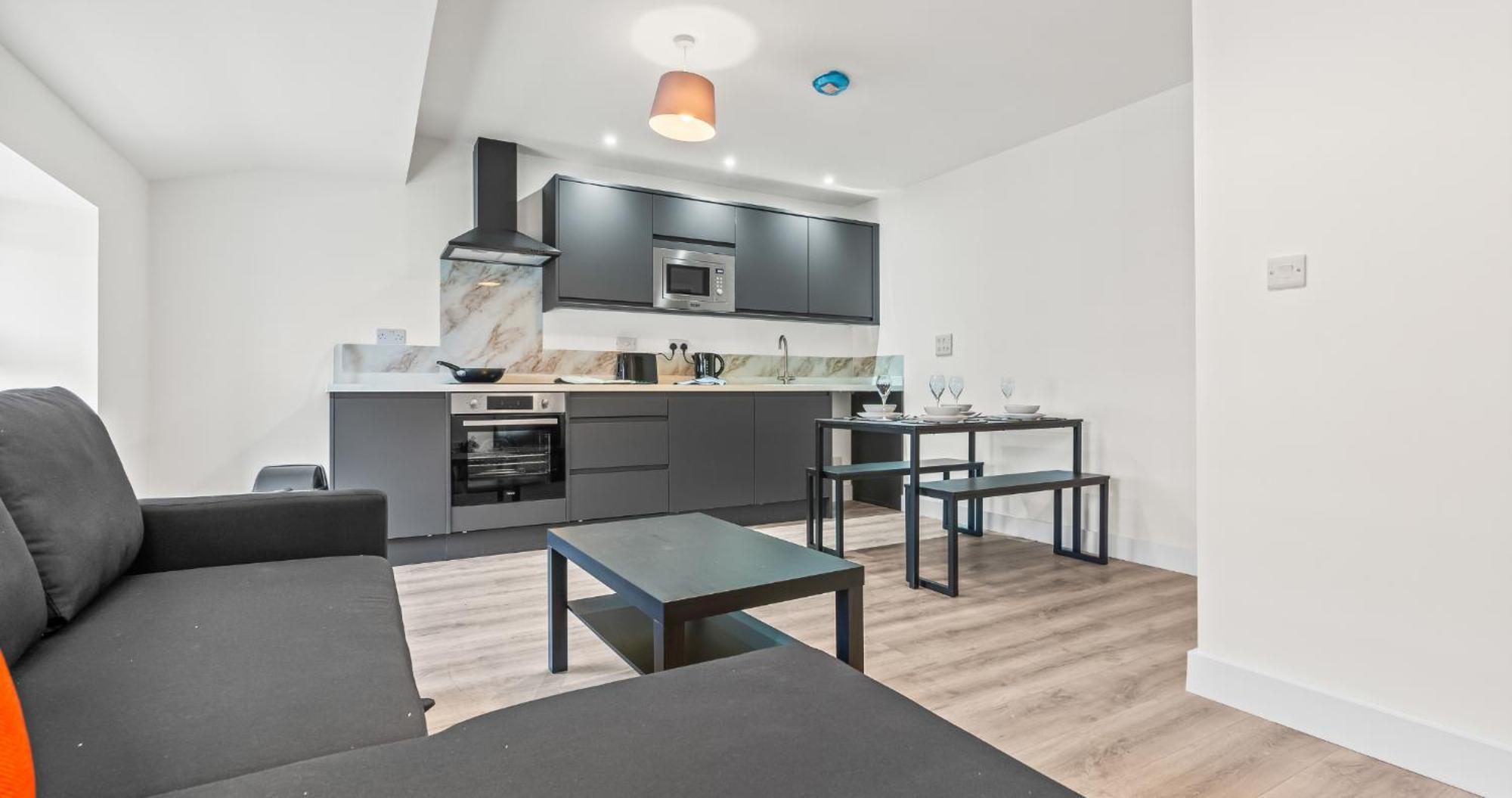 Prime Town Centre Location I Gold St D-lux 1br With Sofa Bed, Modern Amenities, Walk To Train, Bus Stations, Shops & Cafes I Leisure And Business Welcome Multiple Units Available * Northampton