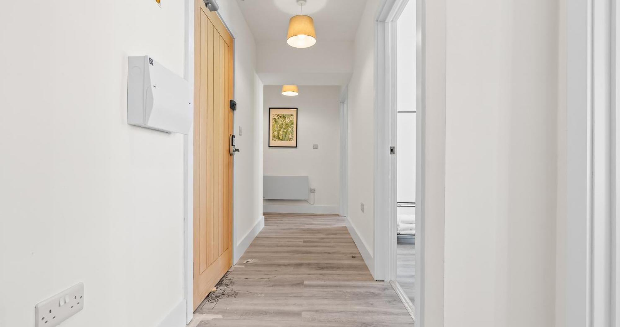 Apartment Prime Town Centre Location I Gold St D-lux 1br With Sofa Bed, Modern Amenities, Walk To Train, Bus Stations, Shops & Cafes I Leisure And Business Welcome Multiple Units Available Northampton