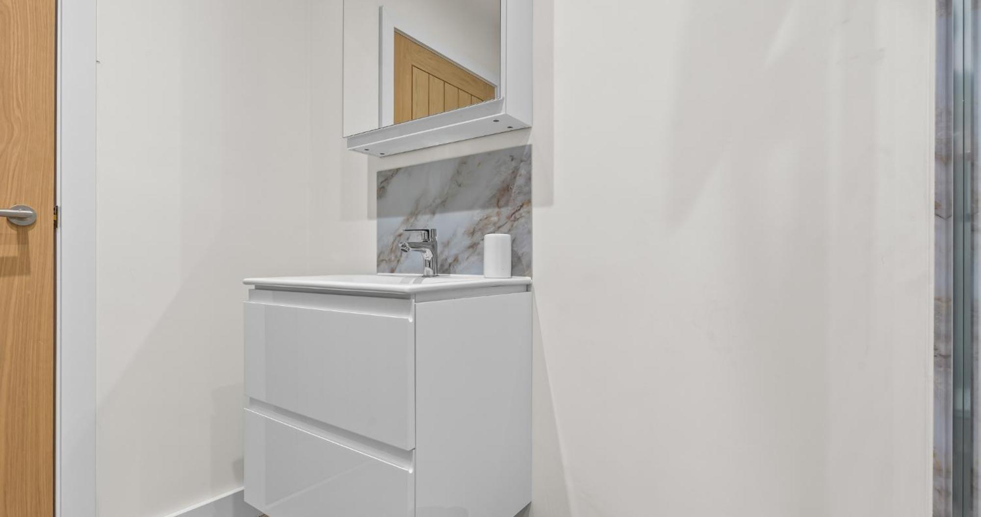 Prime Town Centre Location I Gold St D-lux 1br With Sofa Bed, Modern Amenities, Walk To Train, Bus Stations, Shops & Cafes I Leisure And Business Welcome Multiple Units Available Apartment
