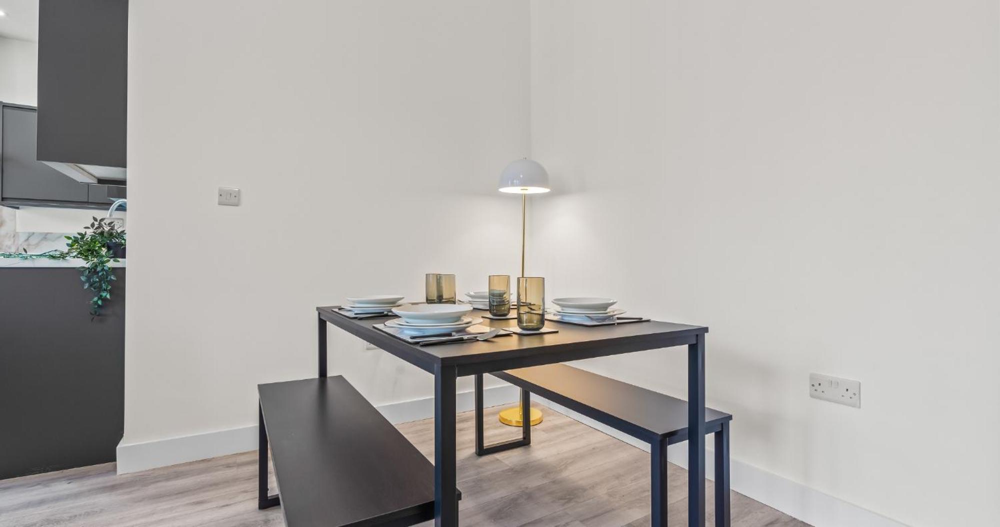 Apartment Prime Town Centre Location I Gold St D-lux 1br With Sofa Bed, Modern Amenities, Walk To Train, Bus Stations, Shops & Cafes I Leisure And Business Welcome Multiple Units Available Northampton