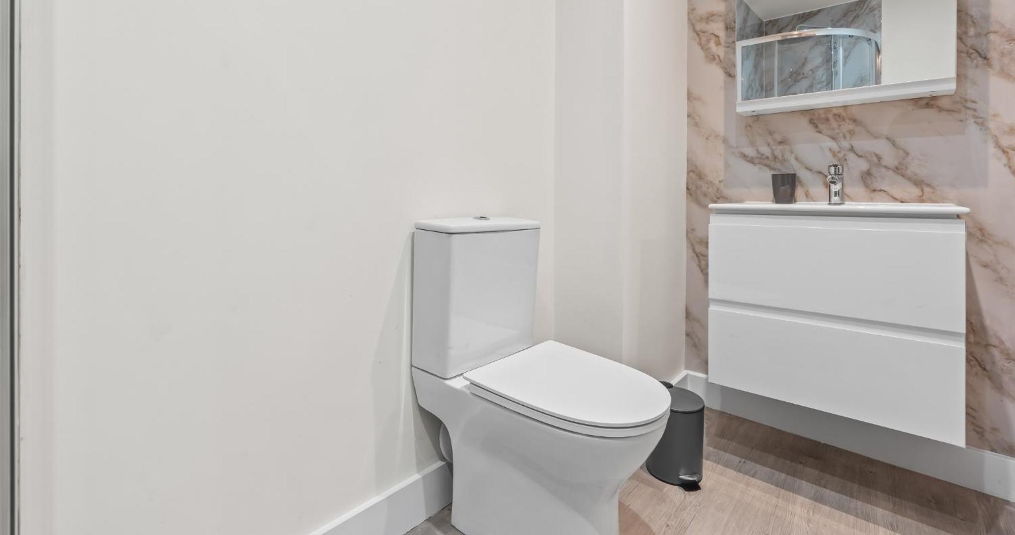 Prime Town Centre Location I Gold St D-lux 1br With Sofa Bed, Modern Amenities, Walk To Train, Bus Stations, Shops & Cafes I Leisure And Business Welcome Multiple Units Available Northampton