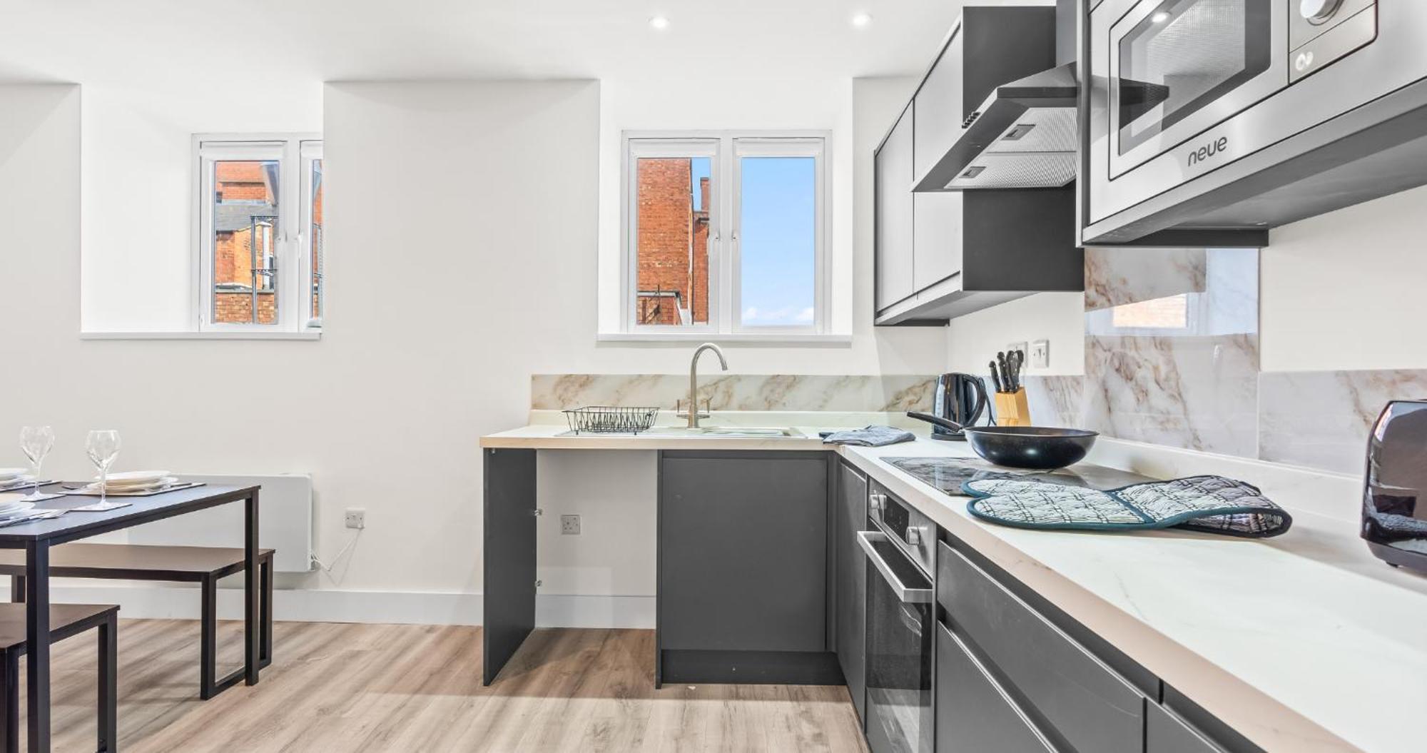 Prime Town Centre Location I Gold St D-lux 1br With Sofa Bed, Modern Amenities, Walk To Train, Bus Stations, Shops & Cafes I Leisure And Business Welcome Multiple Units Available *