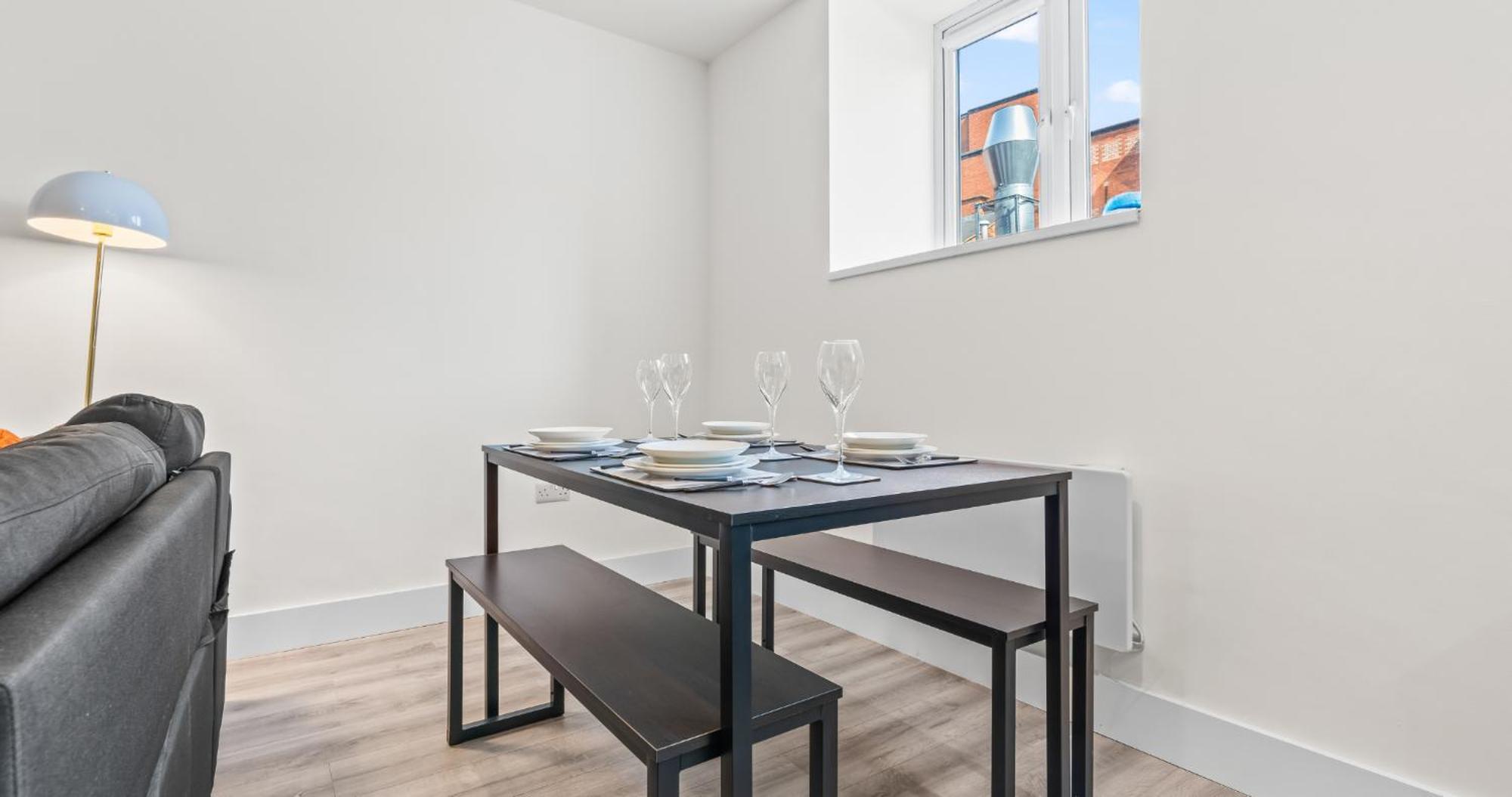 Prime Town Centre Location I Gold St D-lux 1br With Sofa Bed, Modern Amenities, Walk To Train, Bus Stations, Shops & Cafes I Leisure And Business Welcome Multiple Units Available Northampton