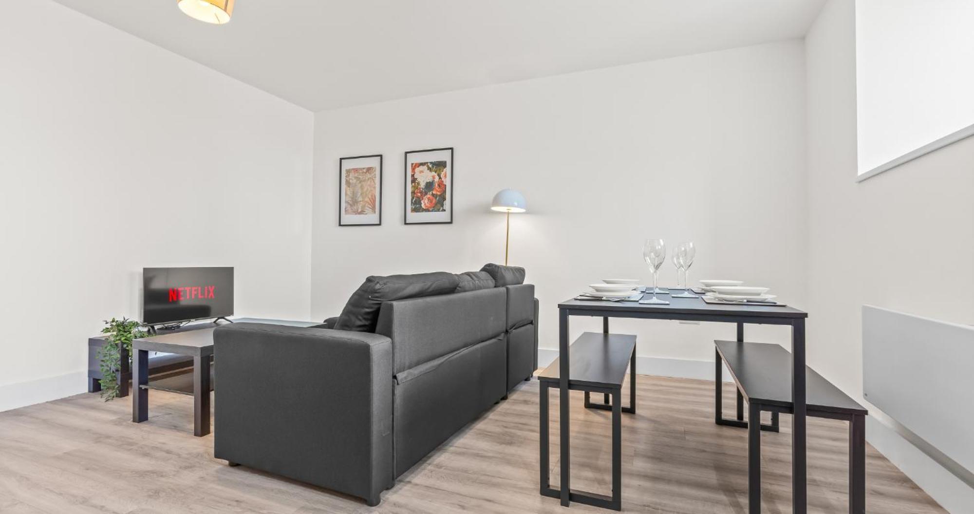 Prime Town Centre Location I Gold St D-lux 1br With Sofa Bed, Modern Amenities, Walk To Train, Bus Stations, Shops & Cafes I Leisure And Business Welcome Multiple Units Available
